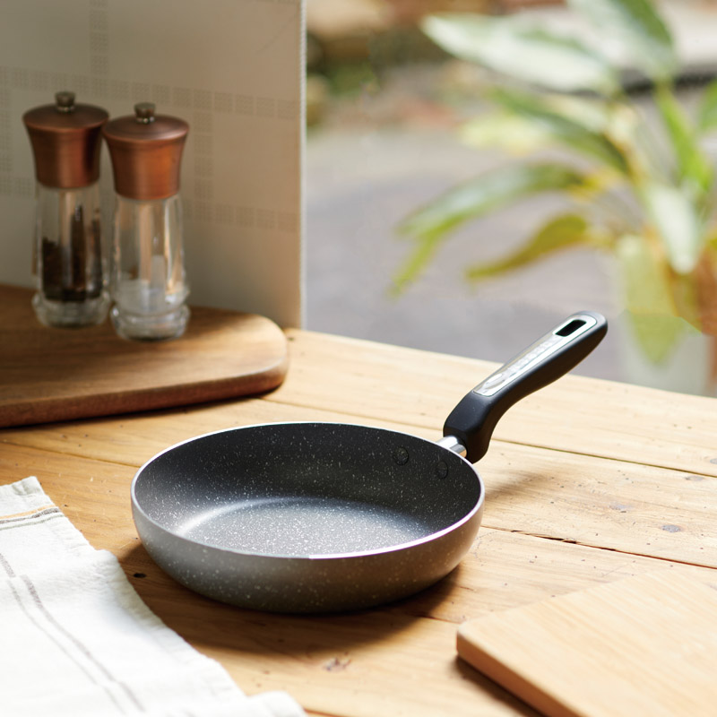 たいめいけん　　IH対応オムフライパン20cm