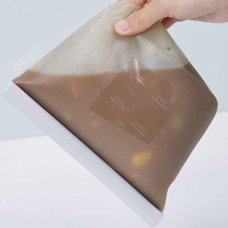 くり返し使えるシリコン保存バッグ