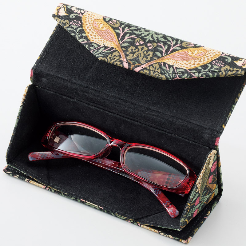 ファブリックバイベストオブモリス　　折りたたみメガネケース(ブラック)(メガネ拭き付)