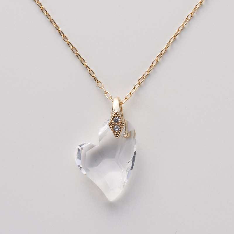 ウルティマ　　クリスタルガラスハートペンダント