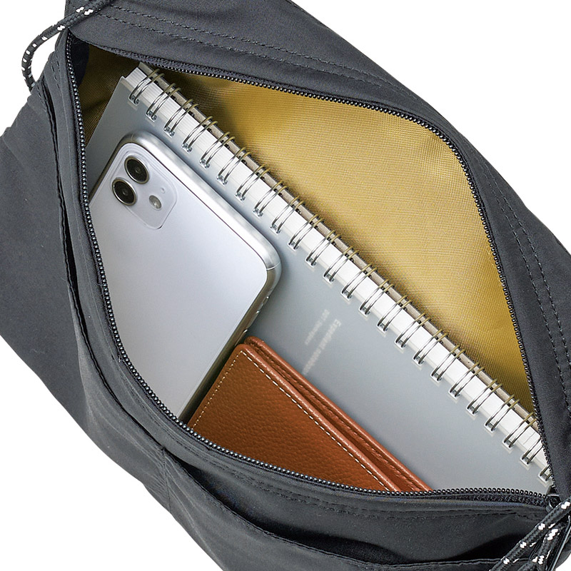 エムイーアイ　　サコッシュ