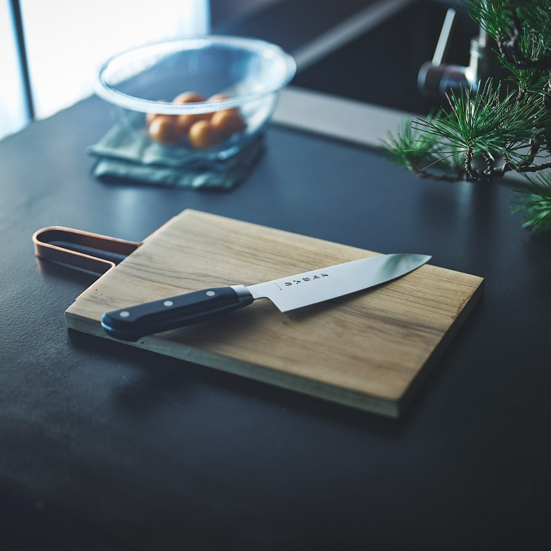 濃州孫六作　　口金付三徳包丁