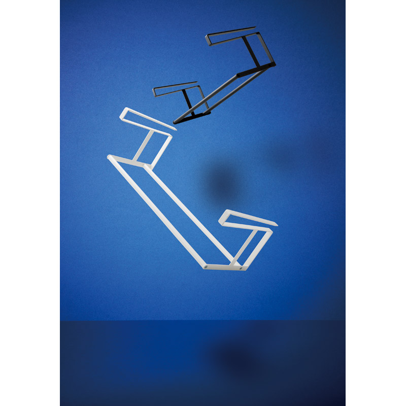 浮かせるシューズラック