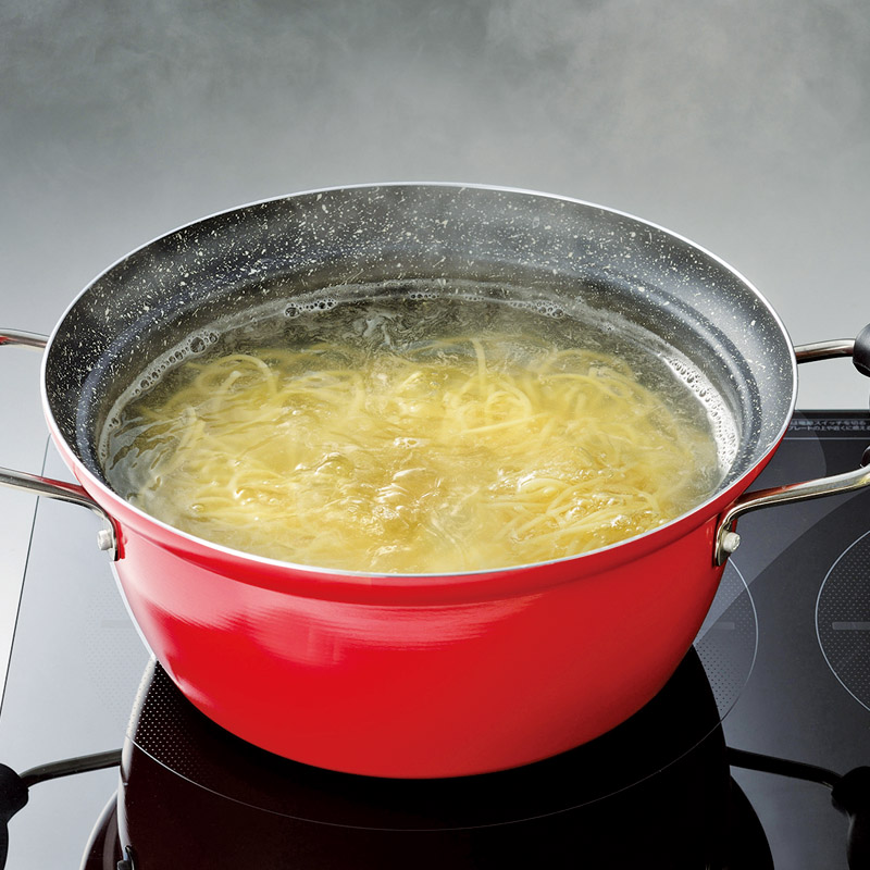 にこみｰな　　IH対応フチ付両手鍋24cm