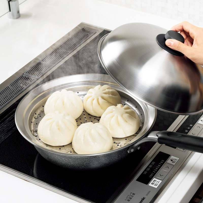 燕熟の技　　フライパンに乗せるスチームプレート