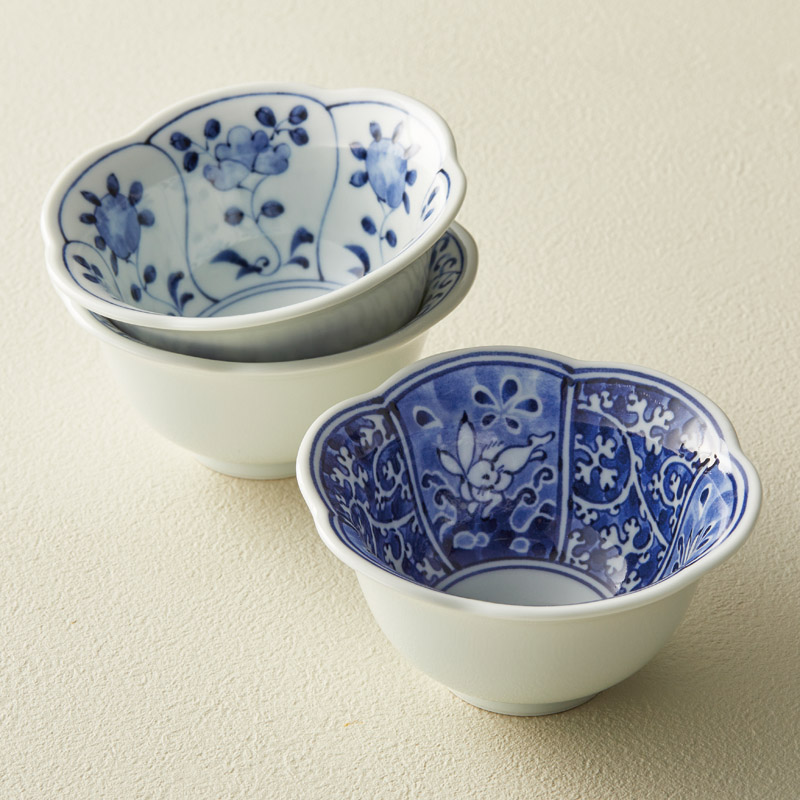 波佐見焼　　藍文様 花型小付5客揃