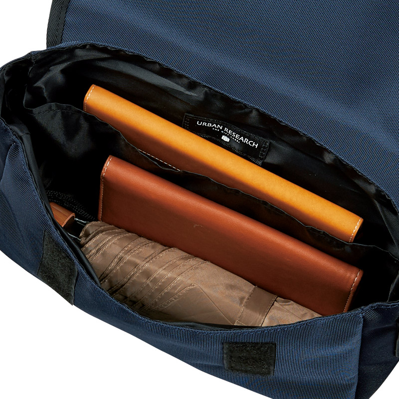 アーバンリサーチ　　メンズショルダーバッグ(ネイビー)