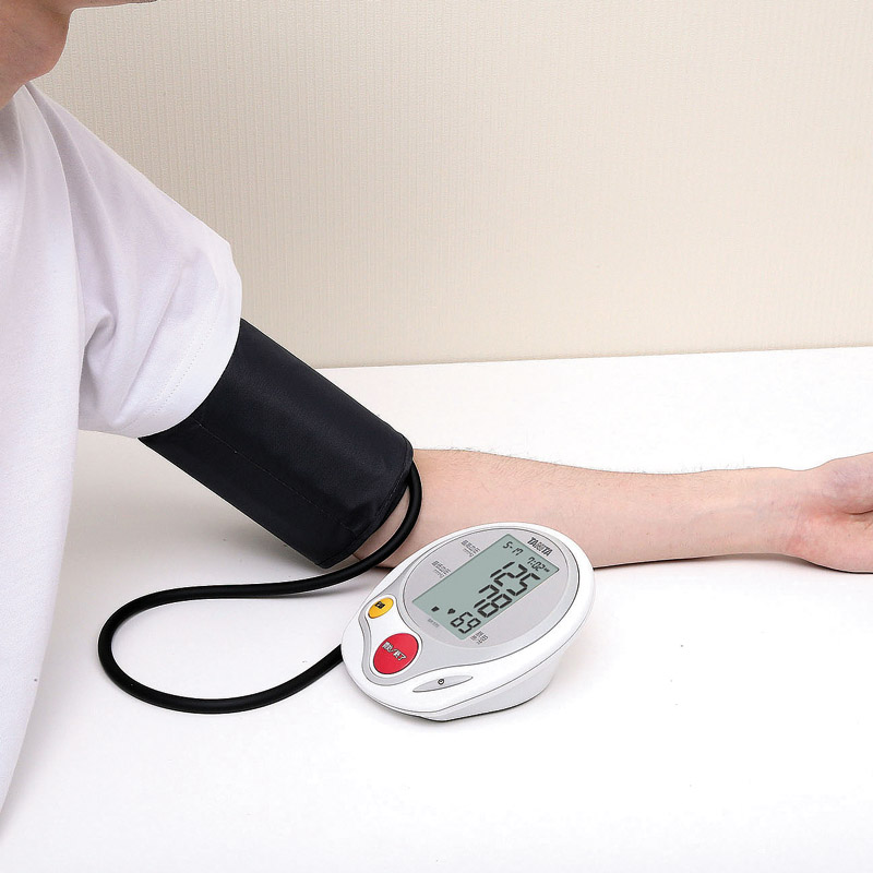 タニタ　　上腕式血圧計