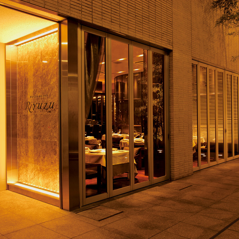 　濃厚デミグラスソースハンバーグとビーフシチュー