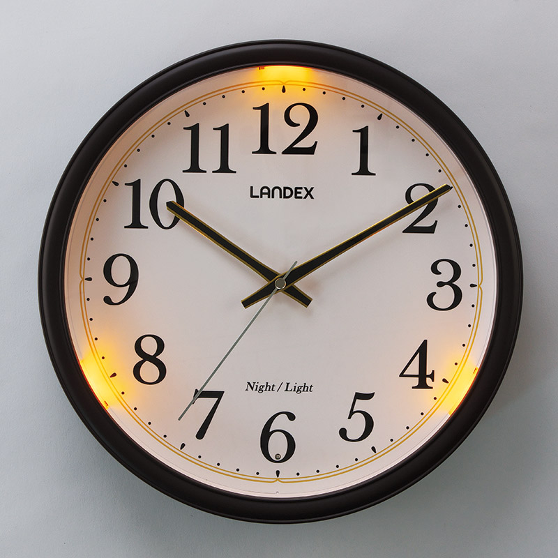 自動点灯機能付き電波掛時計