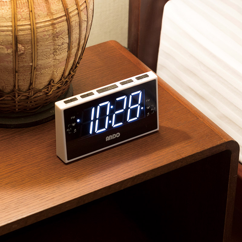 クロックラジオ