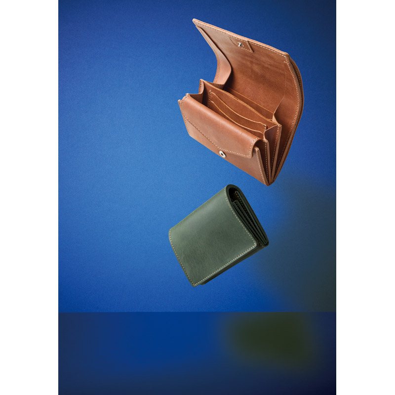 　ヌメ革折り財布