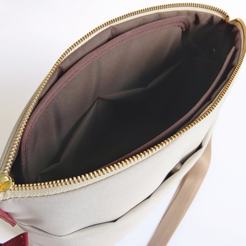 シャキッと軽量ショルダーバッグ(再生生地使用)