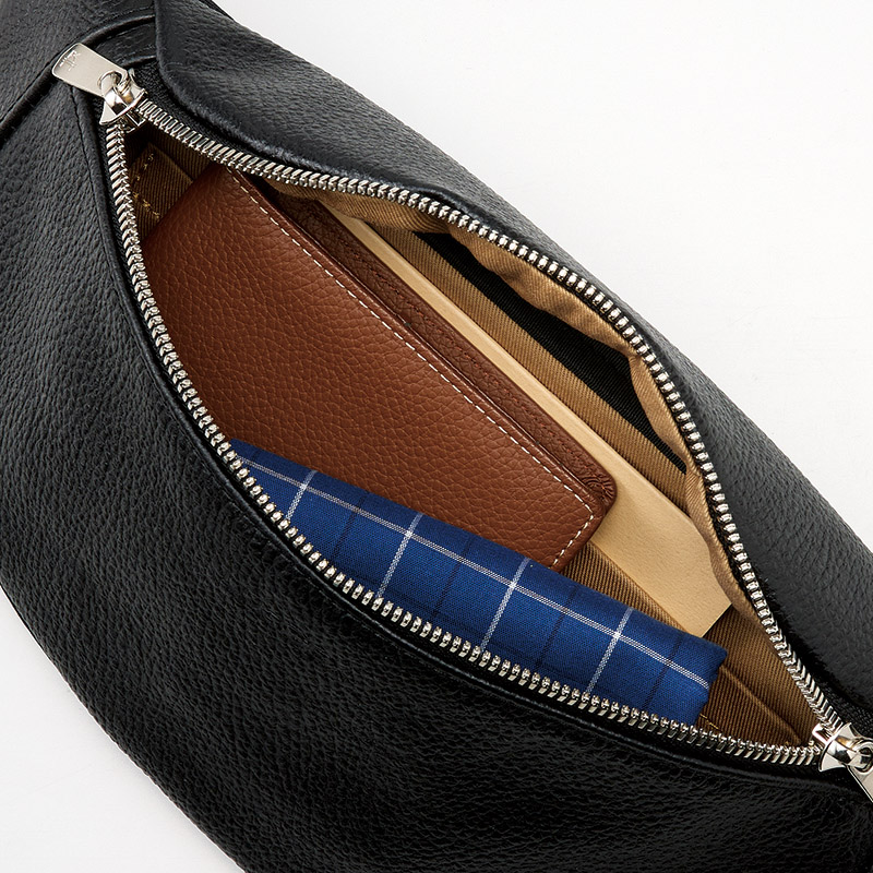 　牛革ウエストバッグ(ブラック)