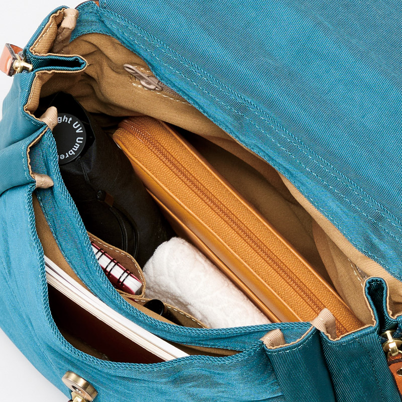 牛革付属ナイロンリュック(ブルー)