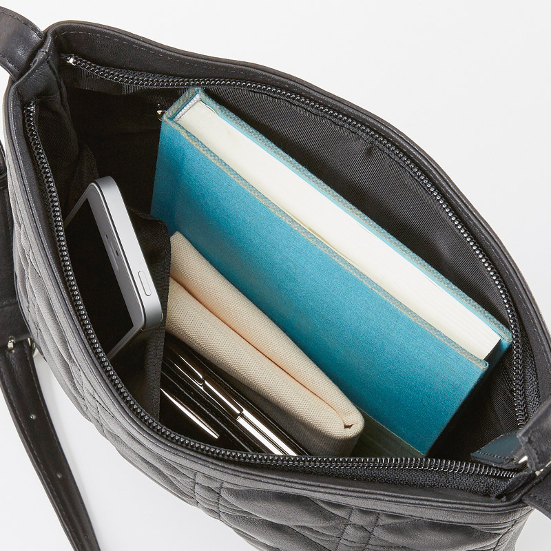 日本製牛革手作りキルティングショルダーバッグ(ブラック)