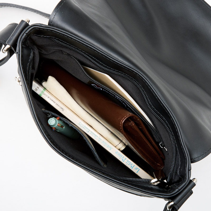 　イタリア製ラムレザーショルダーバッグ(ブラック)