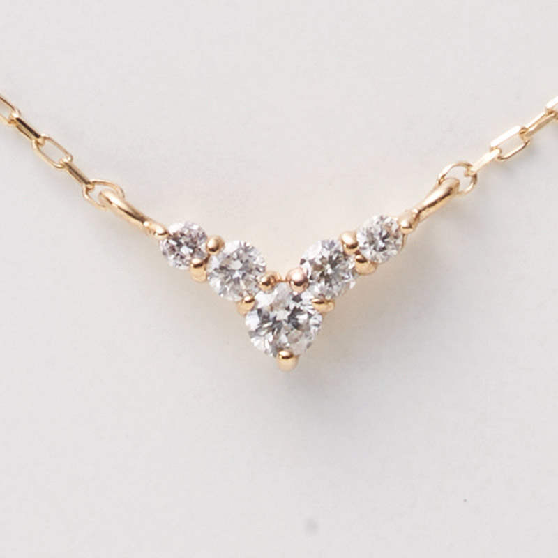 ダイヤモンドペンダント V字